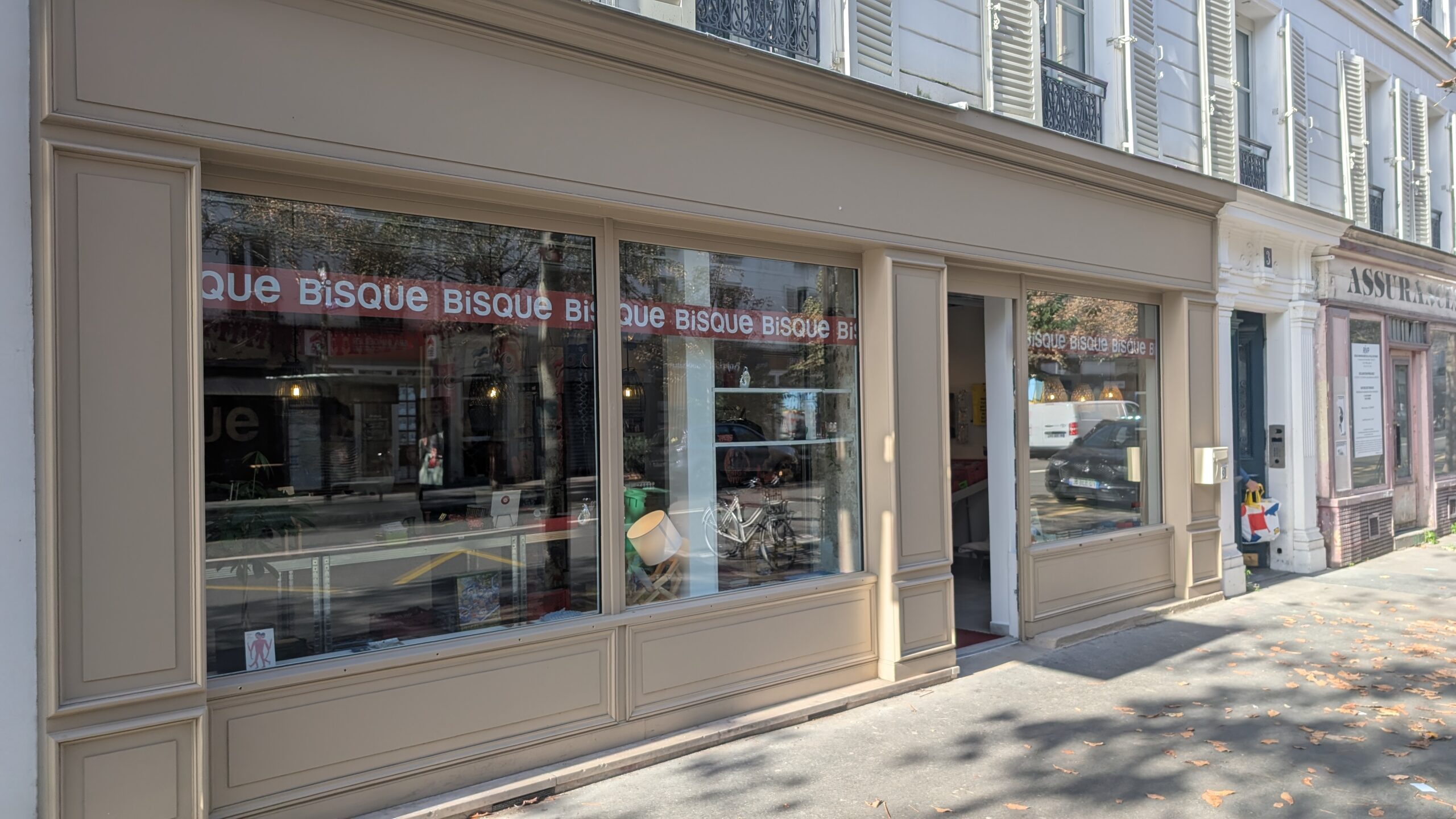 Devanture de la boutique Bisque, située au 3 rue Crozatier, Paris 12